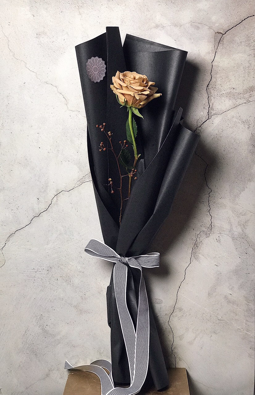 The Classic (A small bouquet of 1 Special Rose)